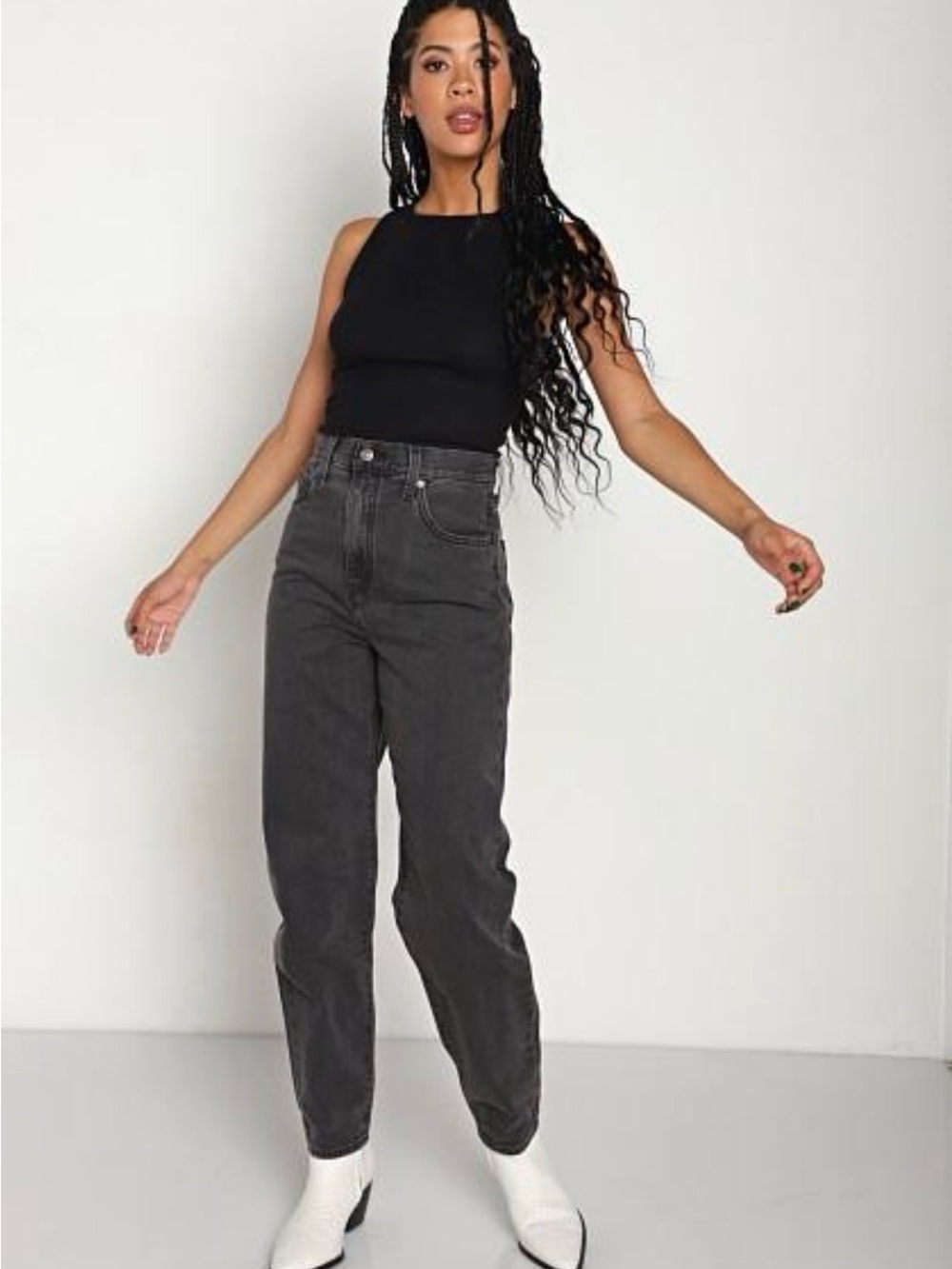 Levi’s High Loose Taper Jeans 25x29 Grey NWT Yellowjackets Wardrobe